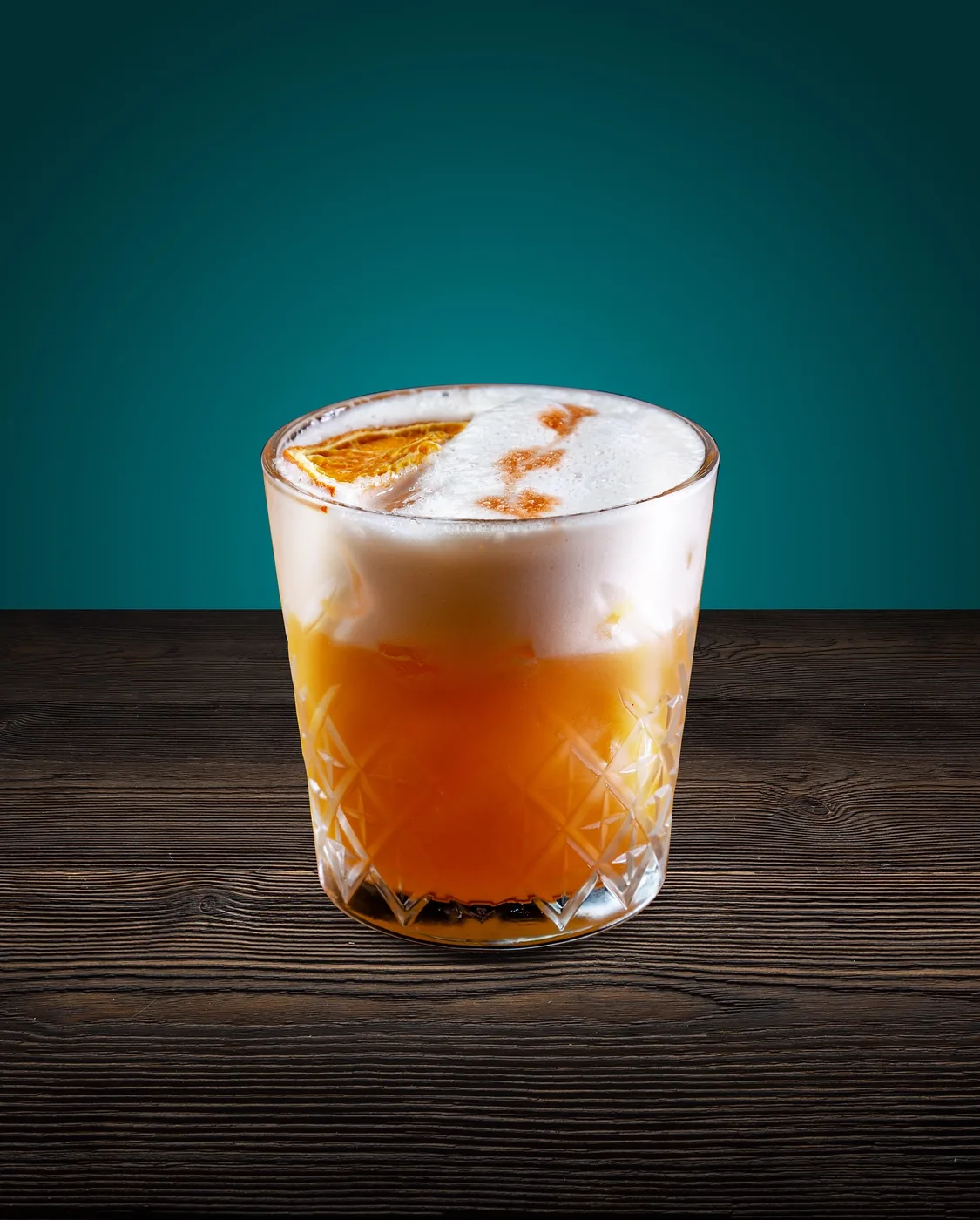 Cocktail Amaretto Sour cu spumă fină la Cofftails