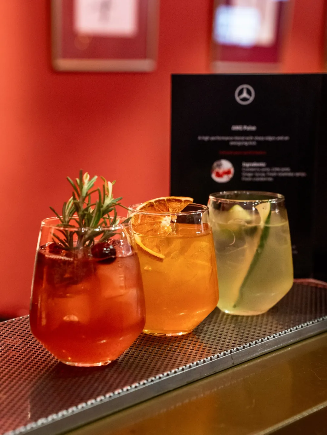 Trei cocktailuri signature pregătite pentru un eveniment corporate